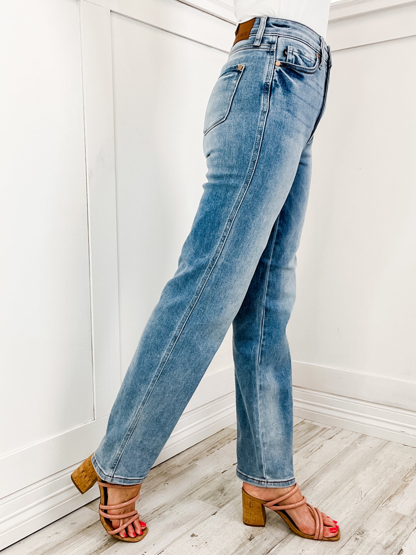 Judy Blue BRIAR Hi-Rise Tummy Control Contrast Wash Straight Jeans